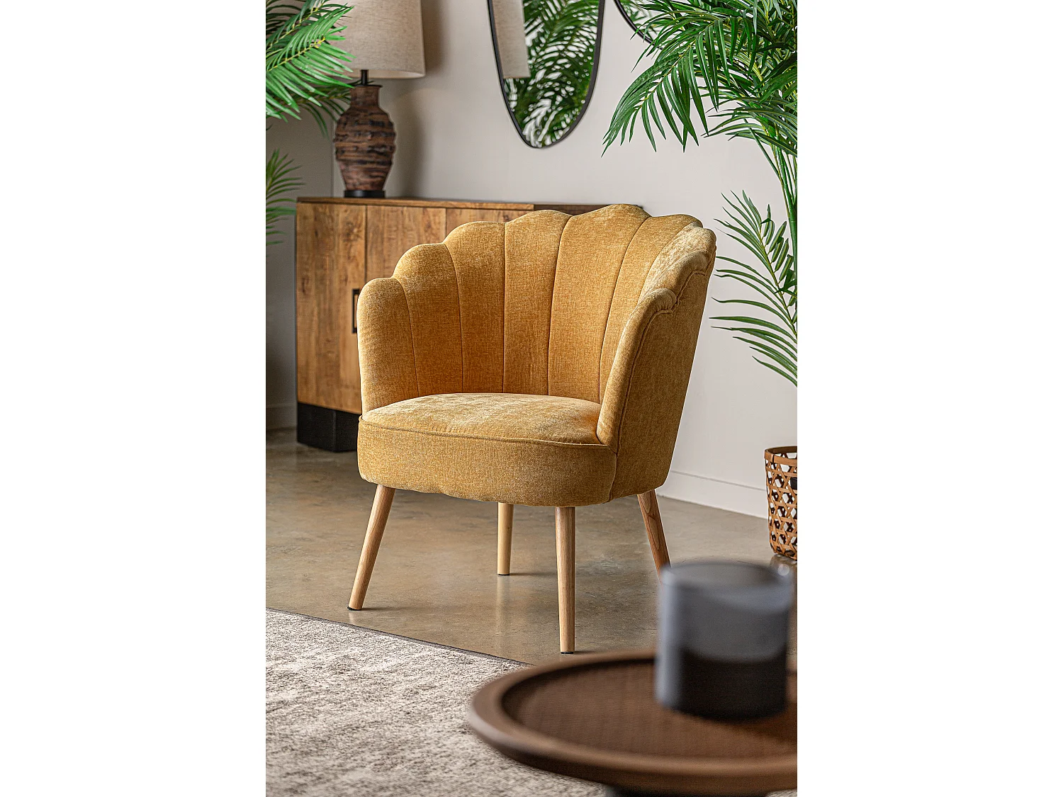 Sillón de poliéster en color ocre de 74x69x88cm