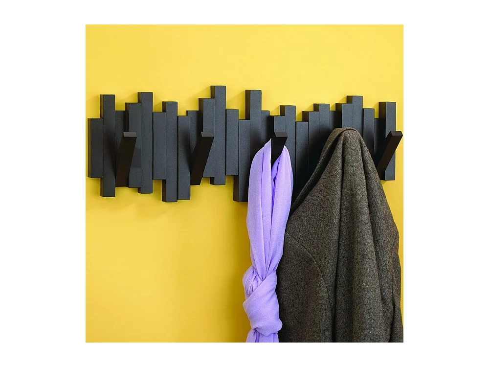 Perchero de diseño Sticks, montado en la pared