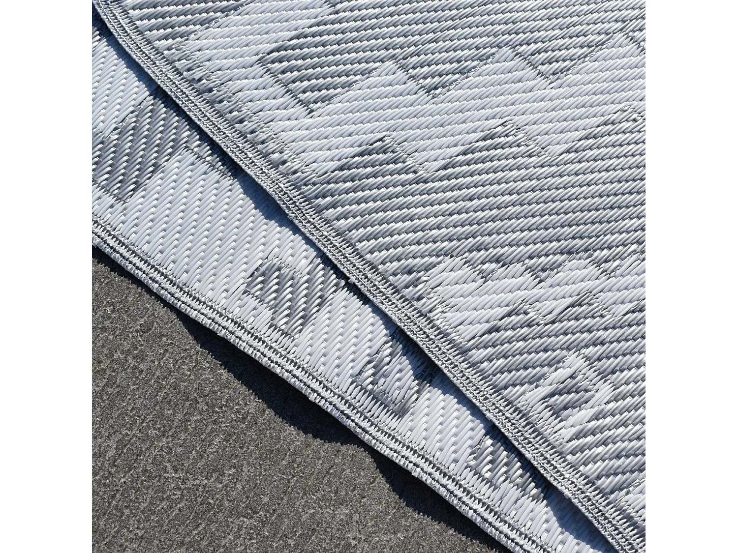 Tapis d'extérieur en plastique tressé - 150x220cm - Gris - Réversible - 100% polypropylène - 400gr / m² - AJACCIO