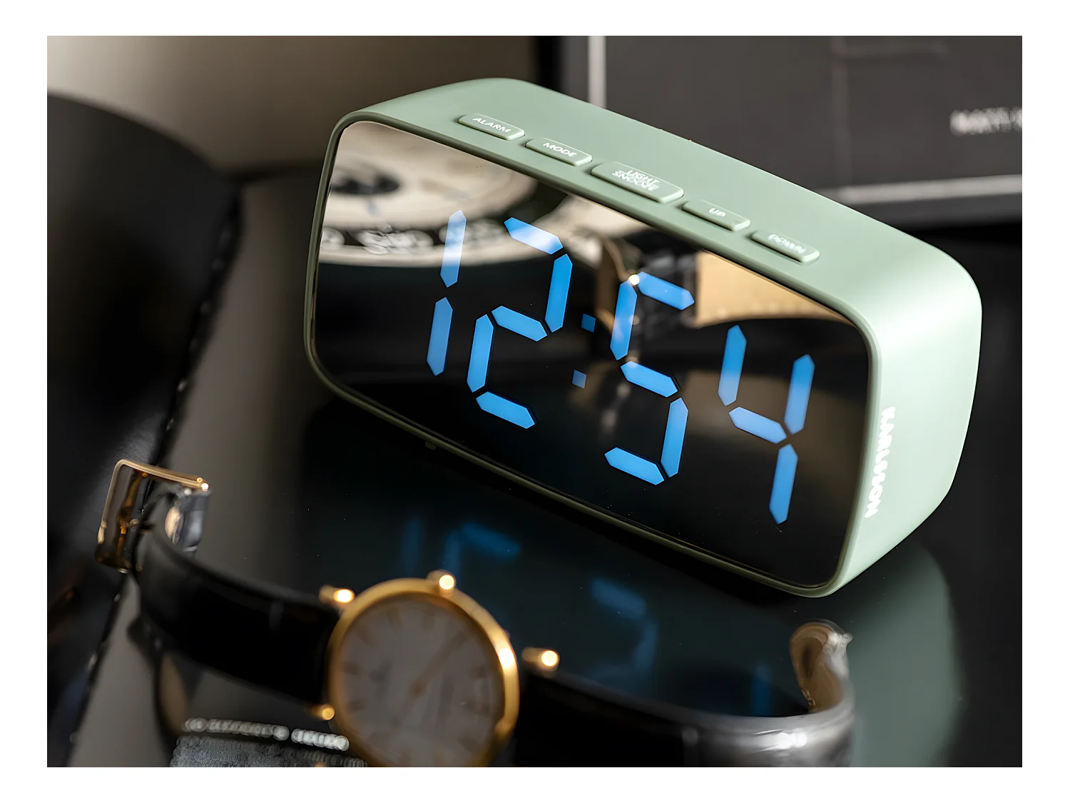 Despertador ovalado de plata en ABS