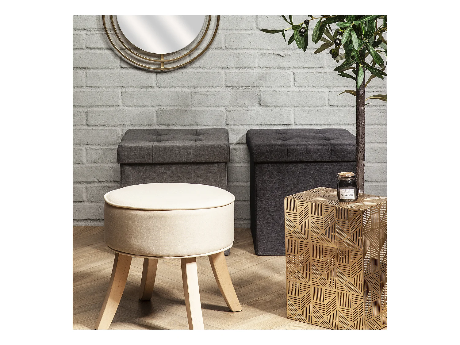 Hocker mit Aufbewahrungsbox für Zeitschriften