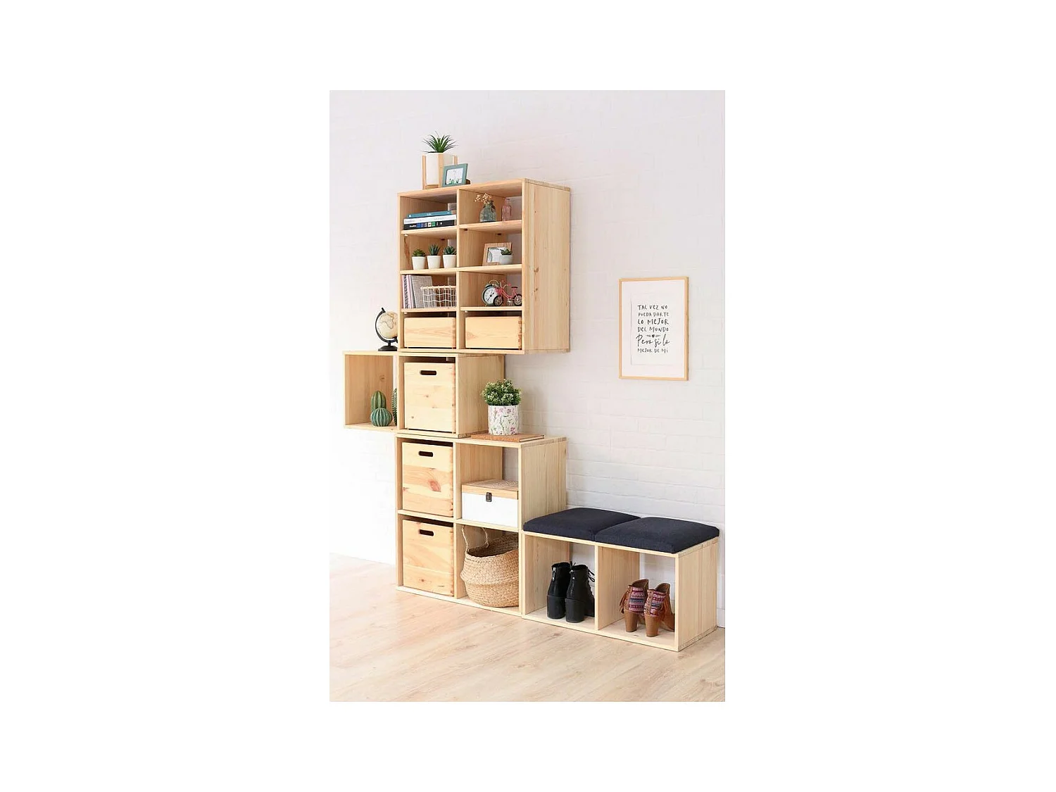 Mueble de almacenamiento de pino macizo Dinamic con estante