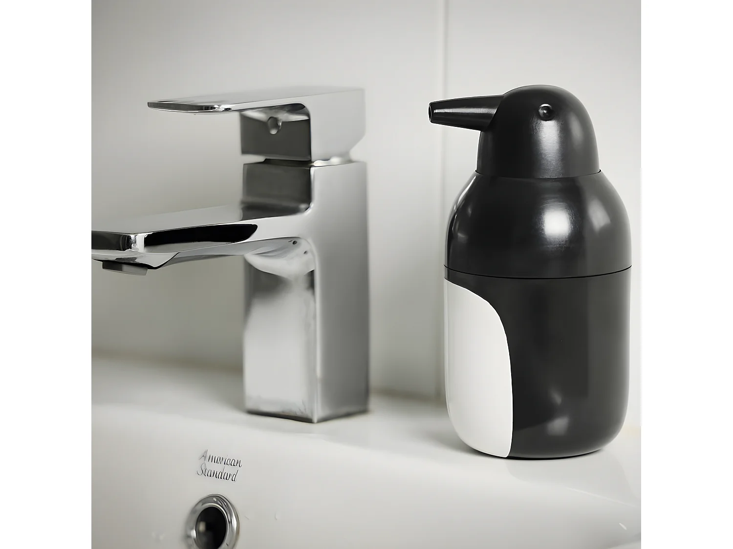 Distributeur de savon liquide Penguin Noir  Qualy