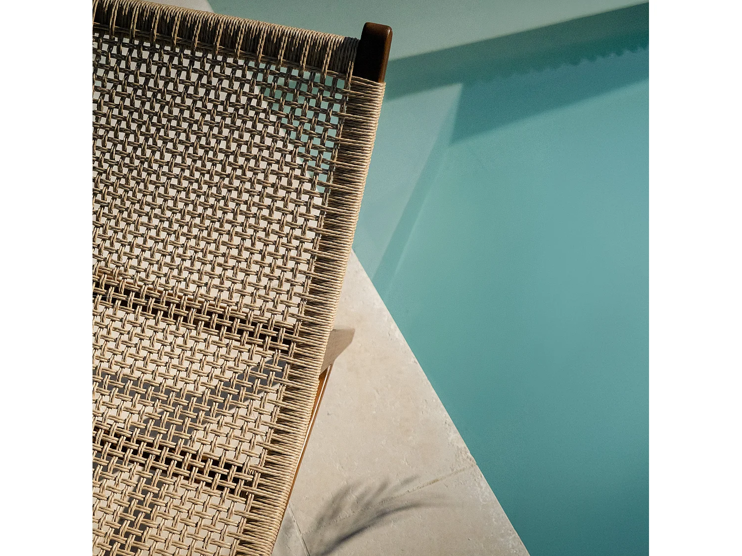 Lettino in legno di teak e giacinto d'acqua sintetico - Bruna