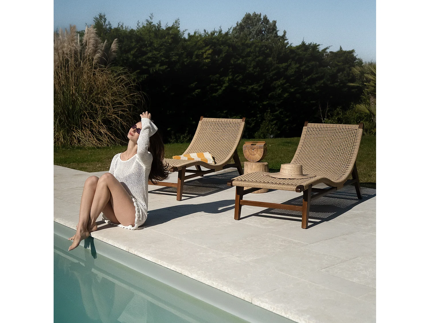 Lettino in legno di teak e giacinto d'acqua sintetico - Bruna