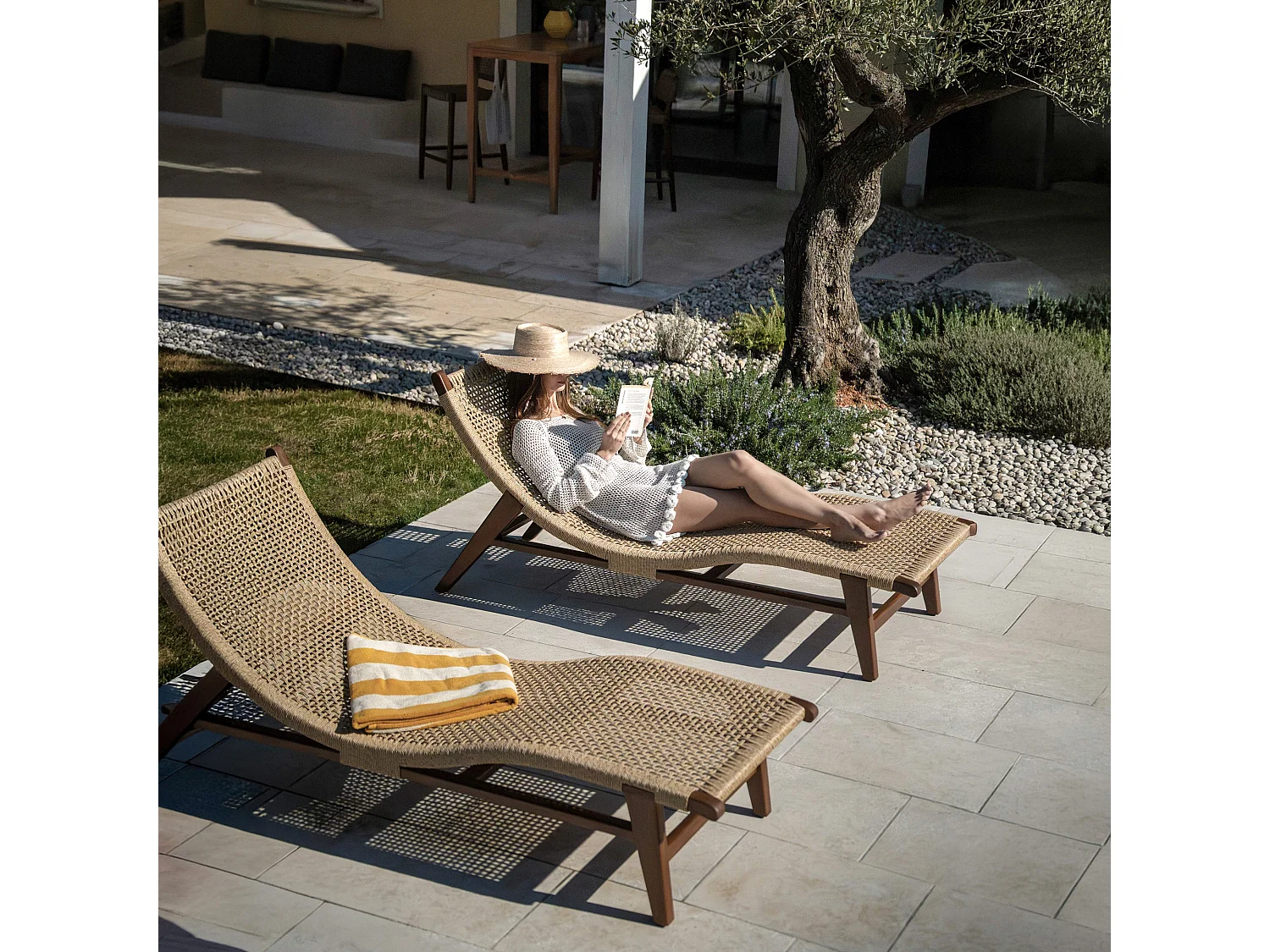 Lettino in legno di teak e giacinto d'acqua sintetico - Bruna