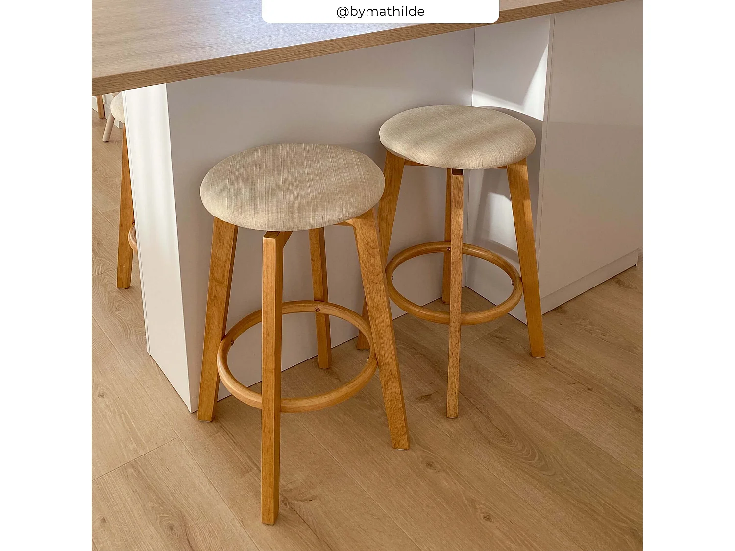 Set de 2 sillas de bar en tela beige y madera clara 66 cm - Vahina