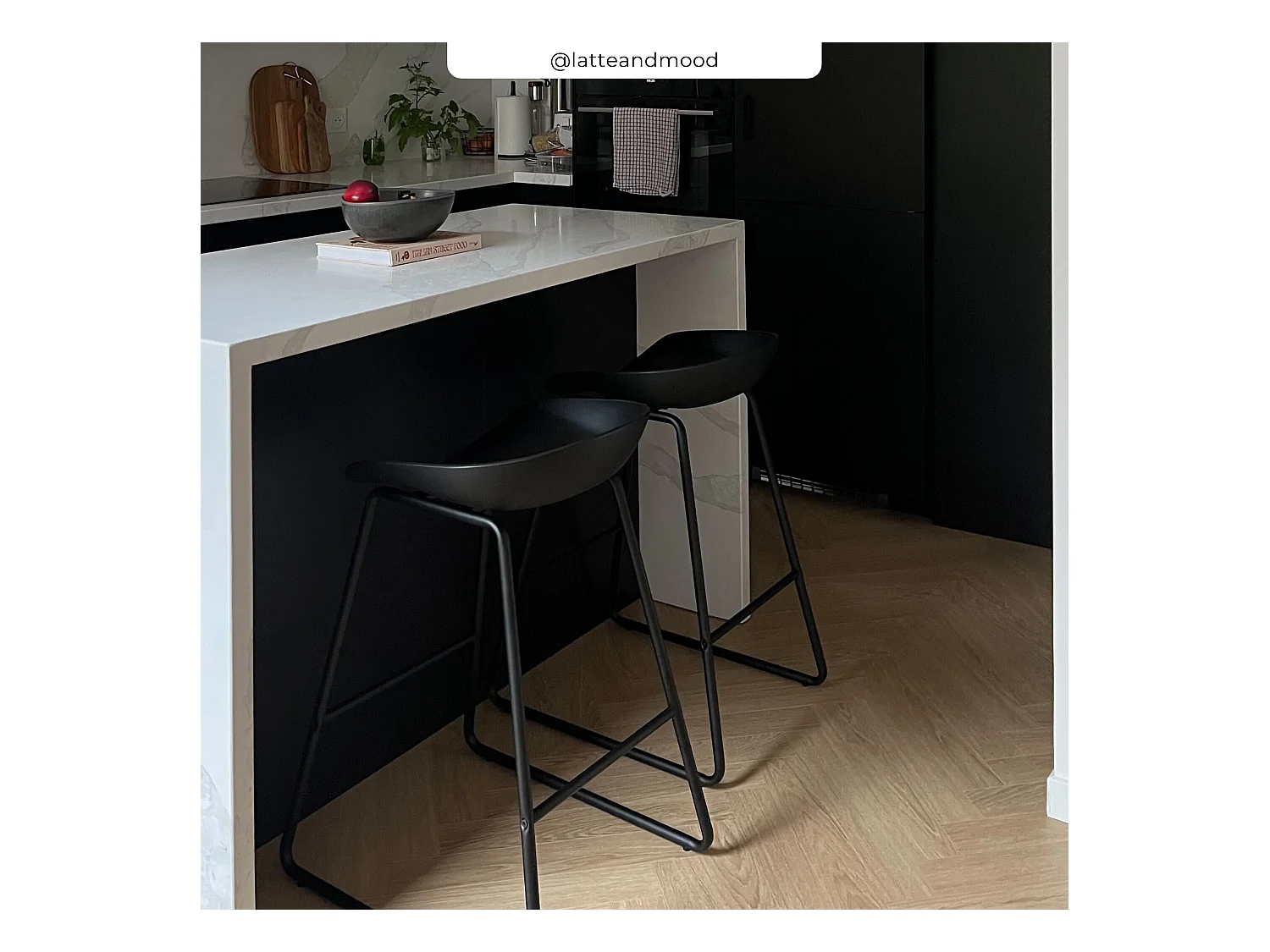 Set de 2 taburetes para isla de cocina de plástico negro 65,5 cm - Yoshi