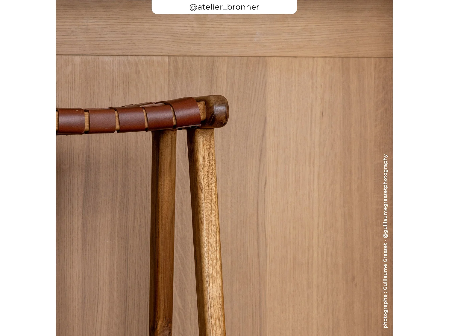 Tabouret pour îlot central 67 cm en teck et cuir tressé marron - Yuma