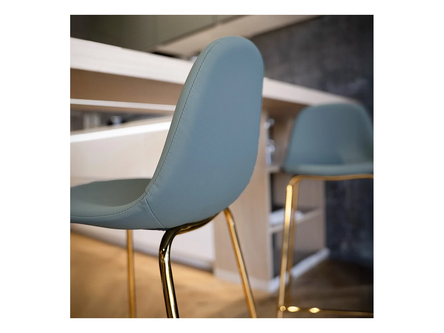 Set de 2 taburetes para isla de cocina en cuero sintético verde 65 cm - Henrik