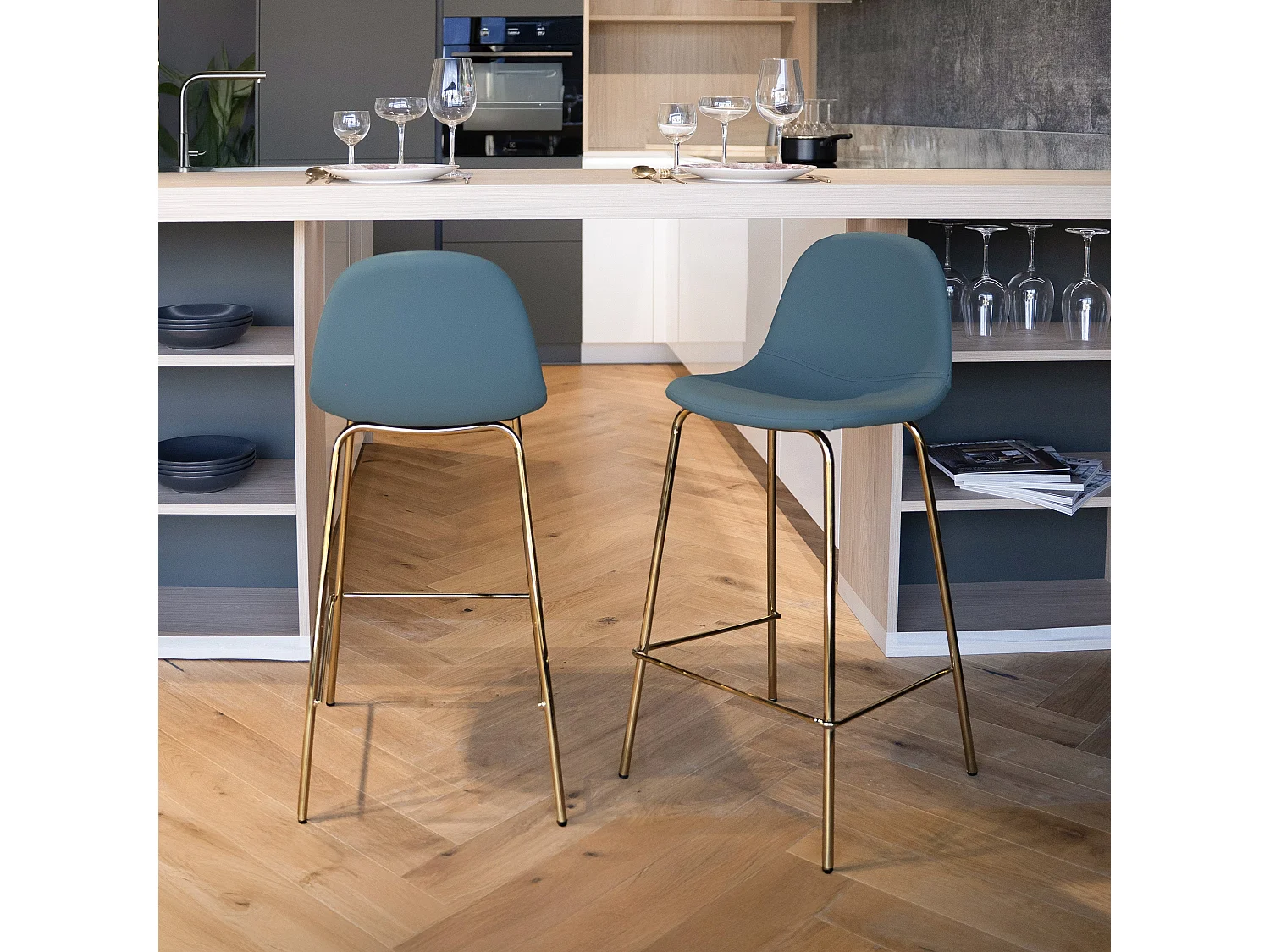 Lot de 2 chaises pour îlot central 65 cm en cuir synthétique vert - Henrik