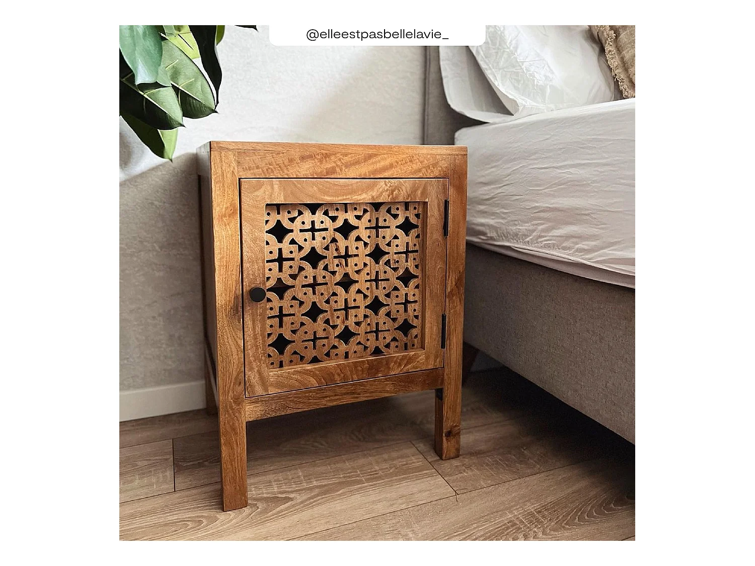 Table de chevet ajourée en bois de manguier - Jaya