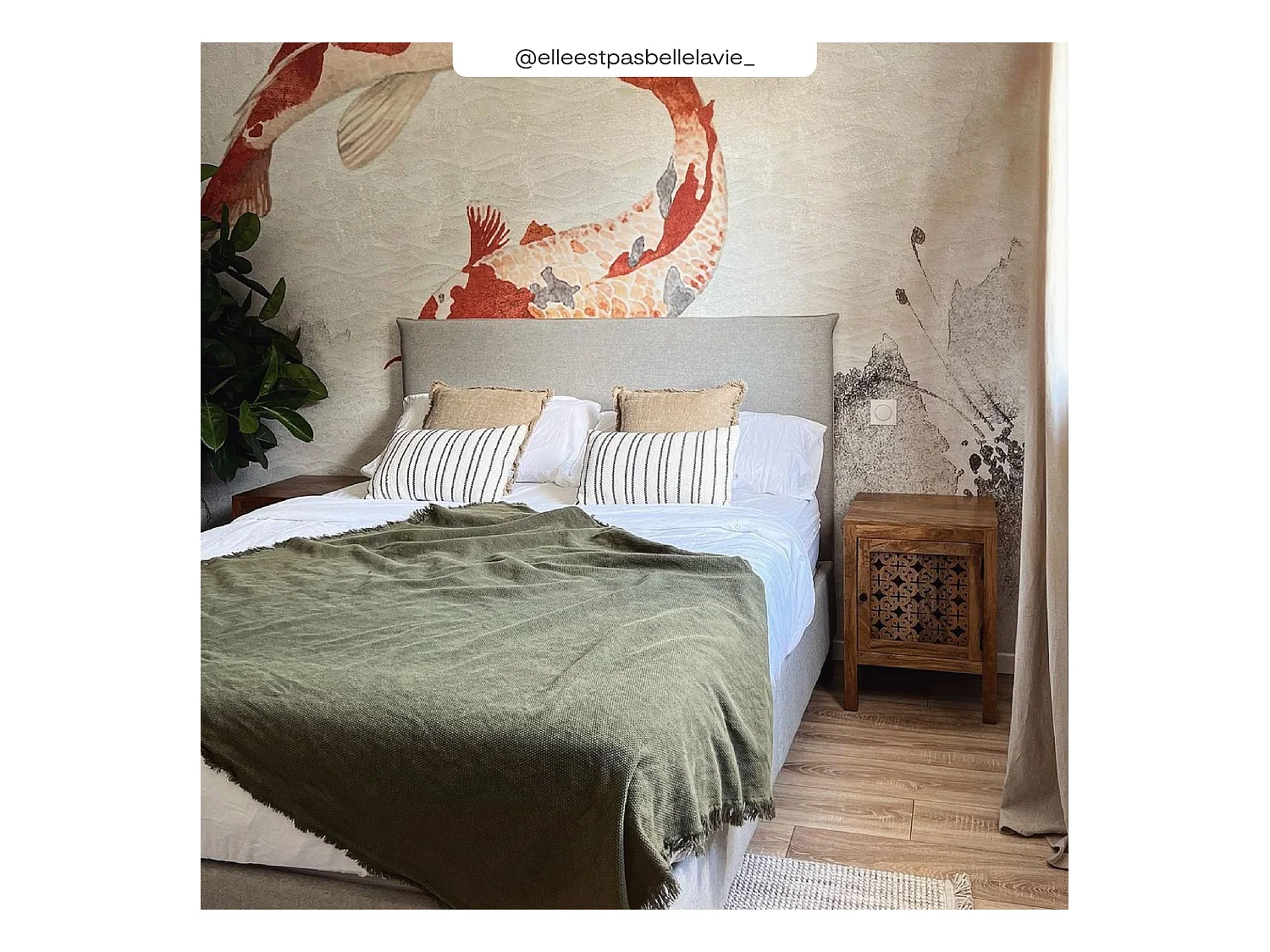 Table de chevet ajourée en bois de manguier - Jaya