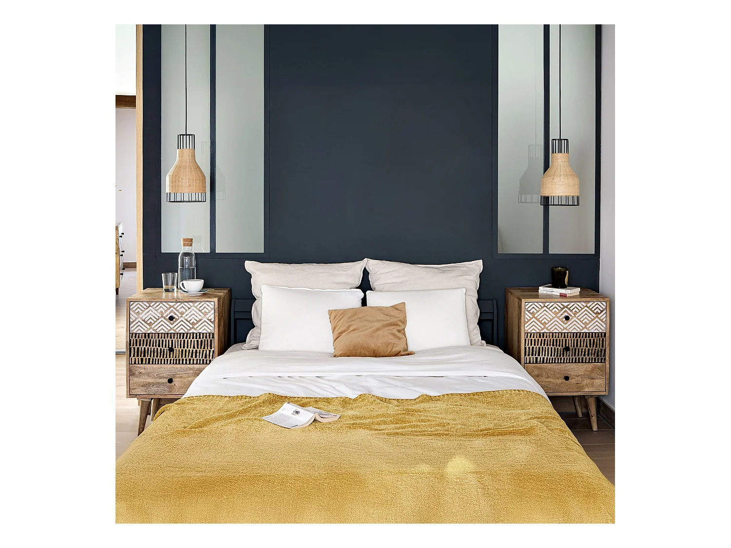 Mesita de noche de madera, 3 cajones con dibujo - Tali