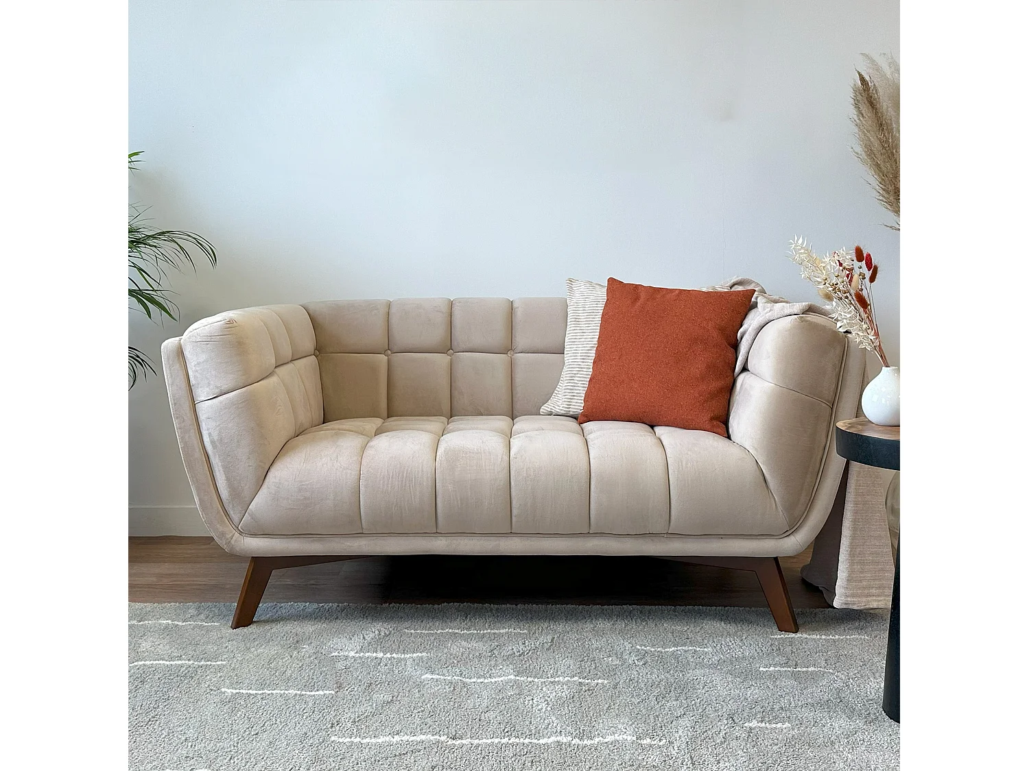 Canapé 2 places en velours capitonné beige MONA