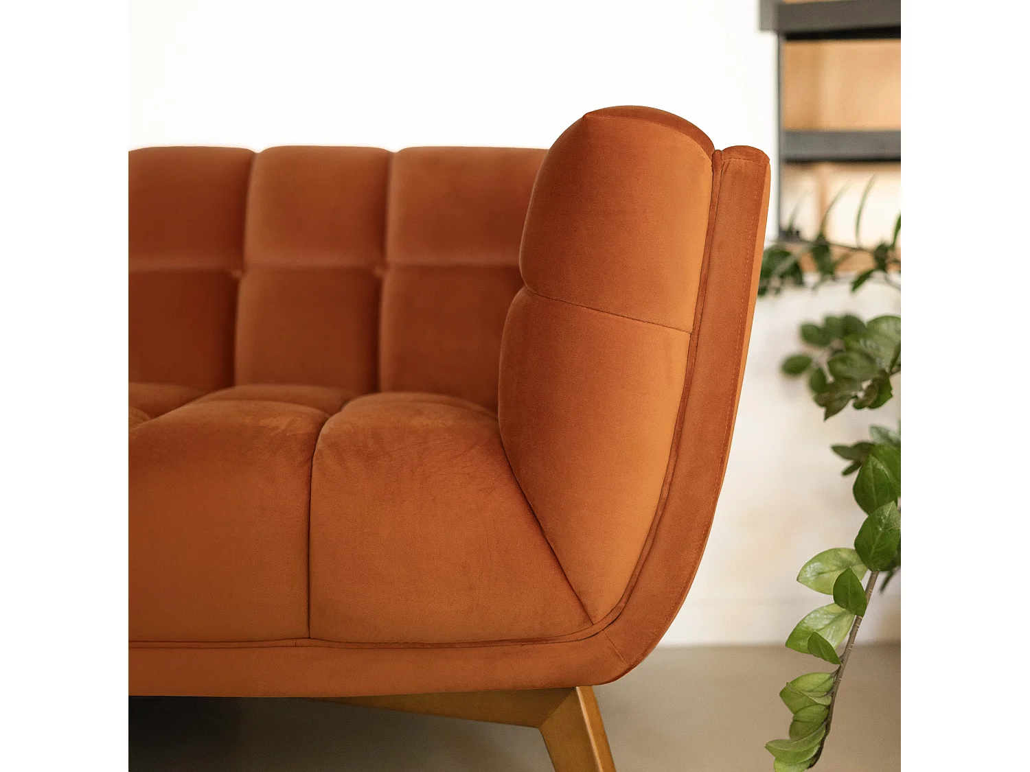 Canapé 2 places en velours orange curcuma - Mona