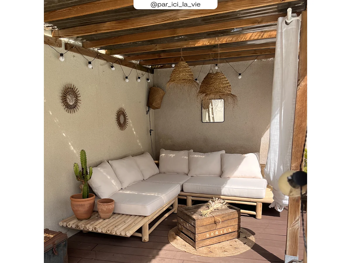 Divano angolare da giardino in teak e cuscini bianchi 4 posti - Sunny