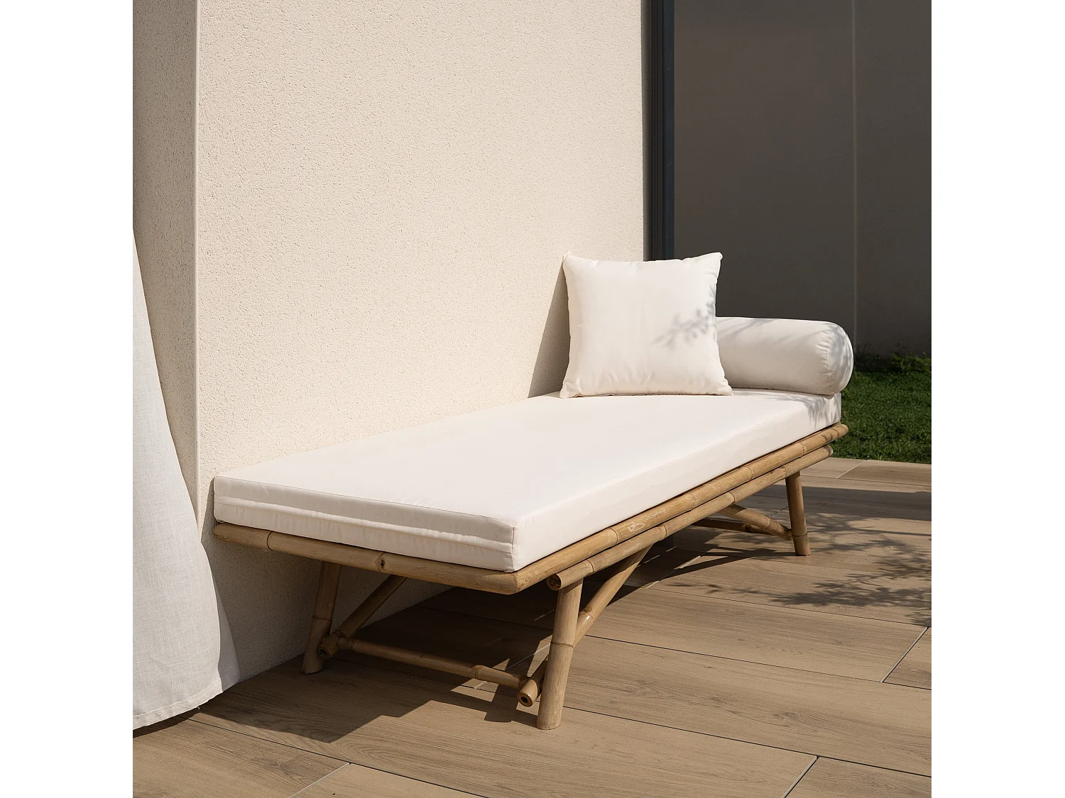 Panchina da giardino in bambù con materasso bianco - Vadella