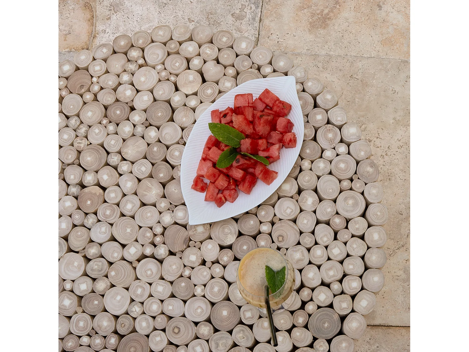 Table basse de jardin ronde en rondins de teck D70 cm - Imani