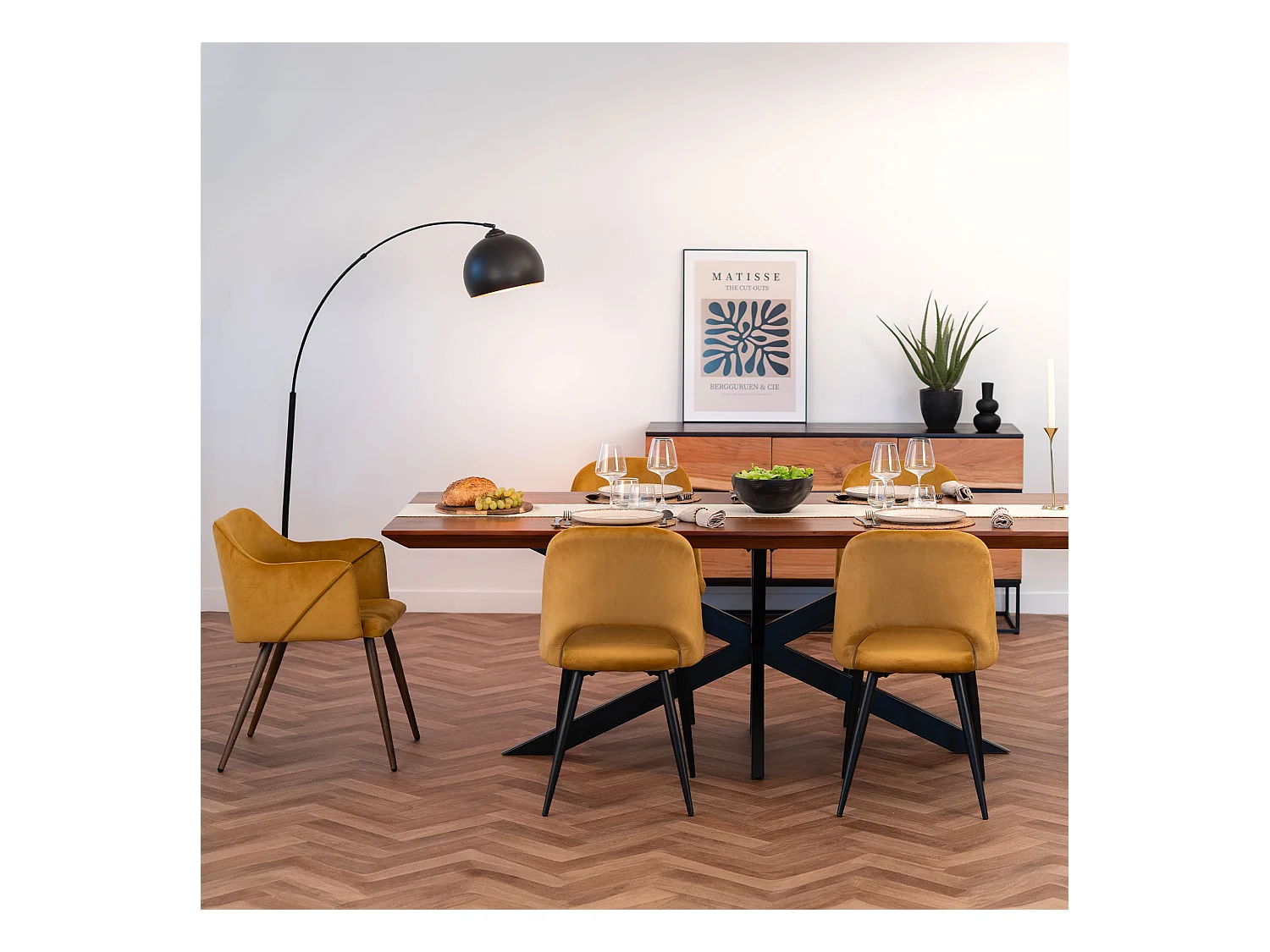 Set di 2 sedie in velluto giallo con gambe in metallo nero