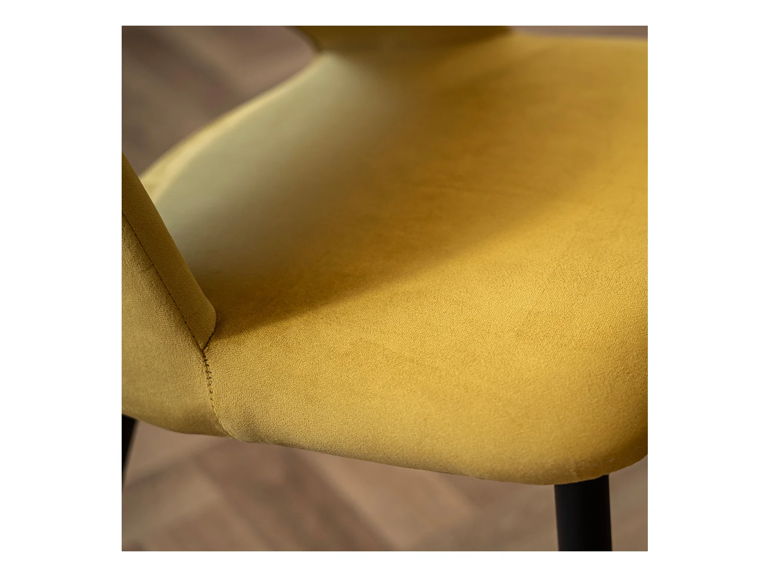 Set di 2 sedie in velluto giallo con gambe in metallo nero