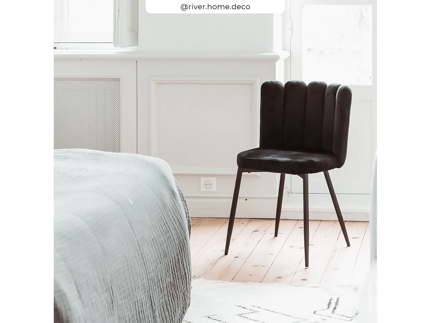 Set de 2 sillas de terciopelo negro con patas de metal negro - Rosy