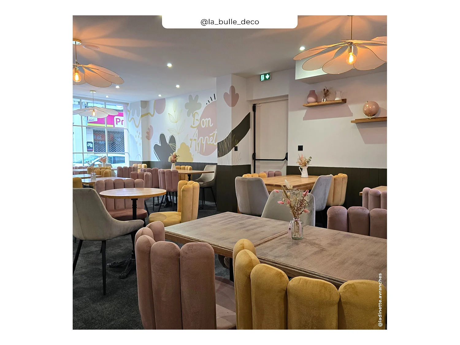 Set de 2 sillas de terciopelo rosa con patas de metal negro - Rosy