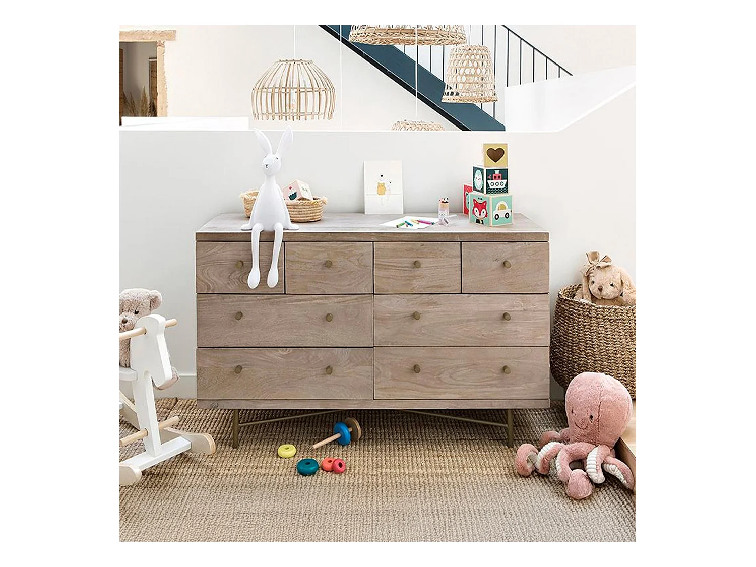 Cassettiera a 8 cassetti in legno di mango con gambe in metallo dorato - Bran