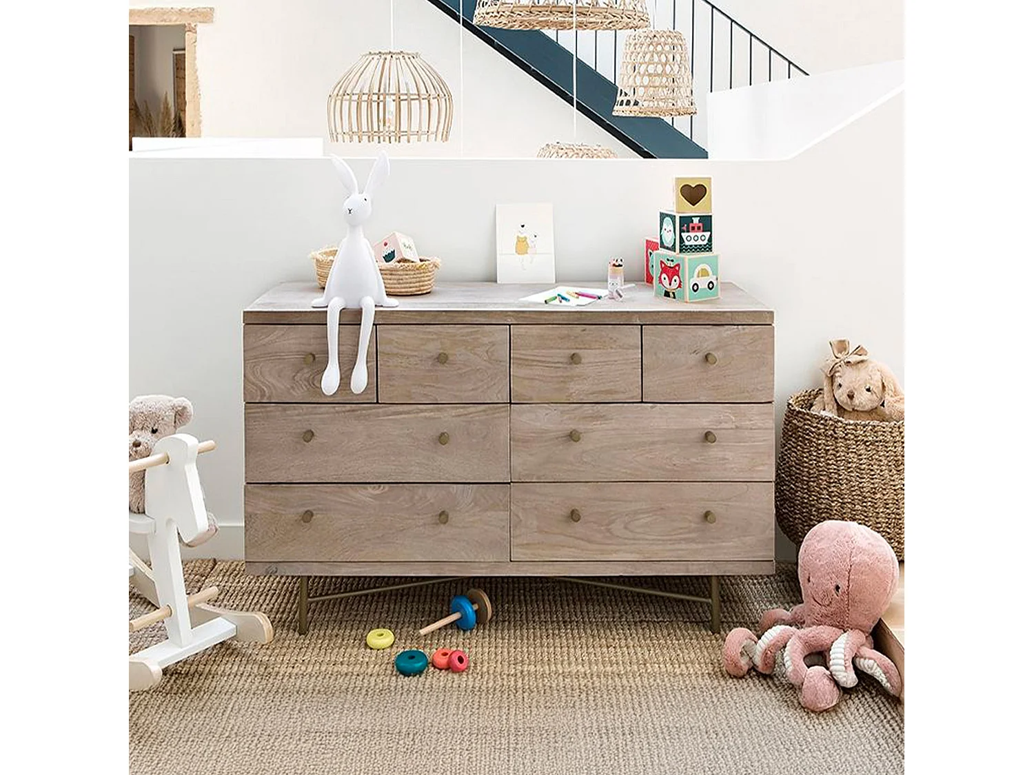 Commode 8 tiroirs en bois de manguier et pieds en métal doré - Bran