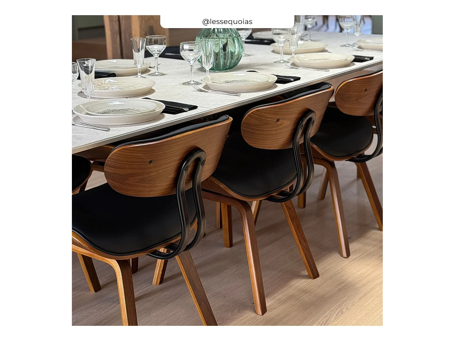 Chaise en PU noir et pieds en bois plié - Pétrus