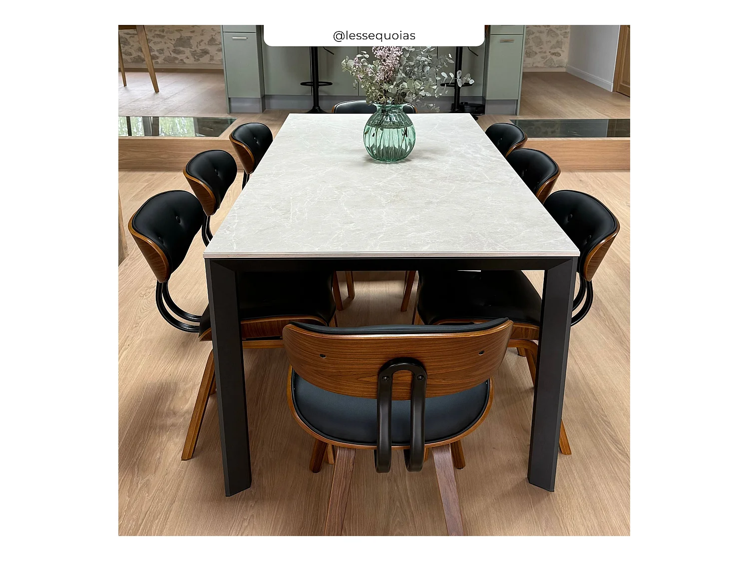 Chaise en PU noir et pieds en bois plié - Pétrus