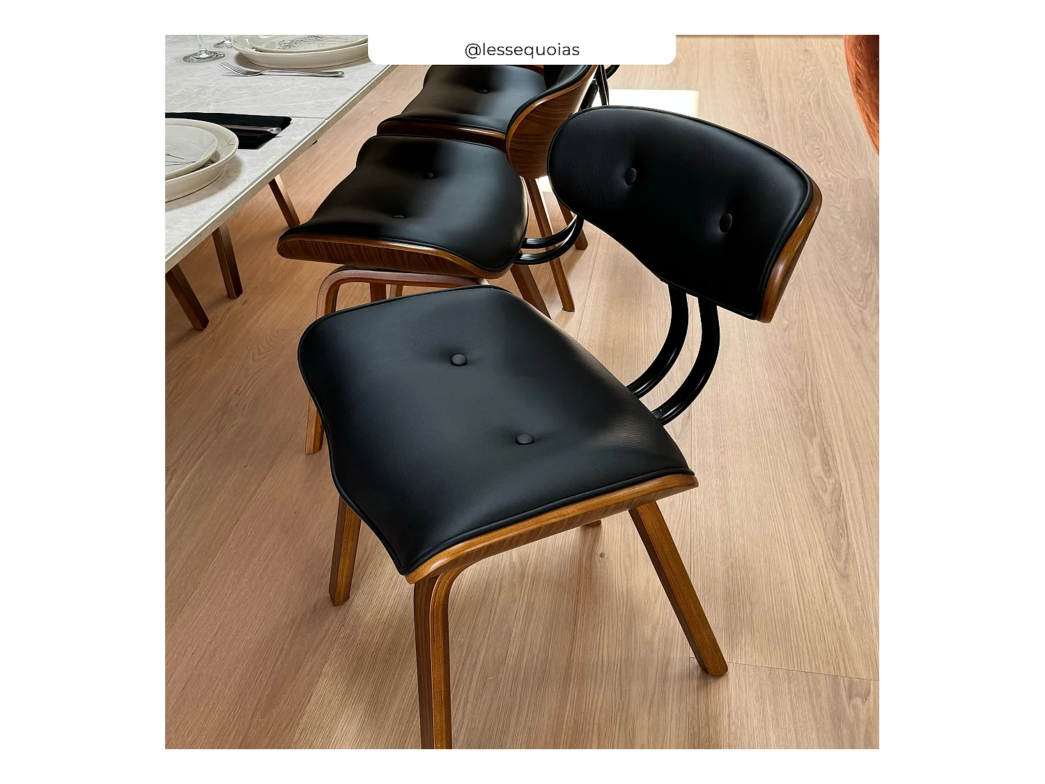 Chaise en PU noir et pieds en bois plié - Pétrus