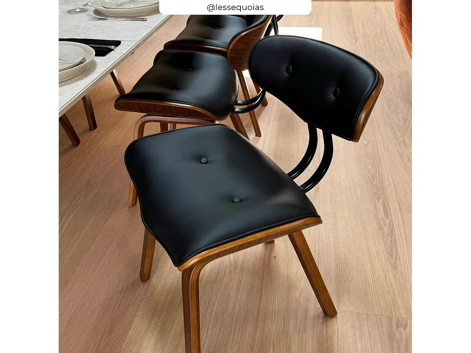 Chaise en PU noir et pieds en bois plié - Pétrus