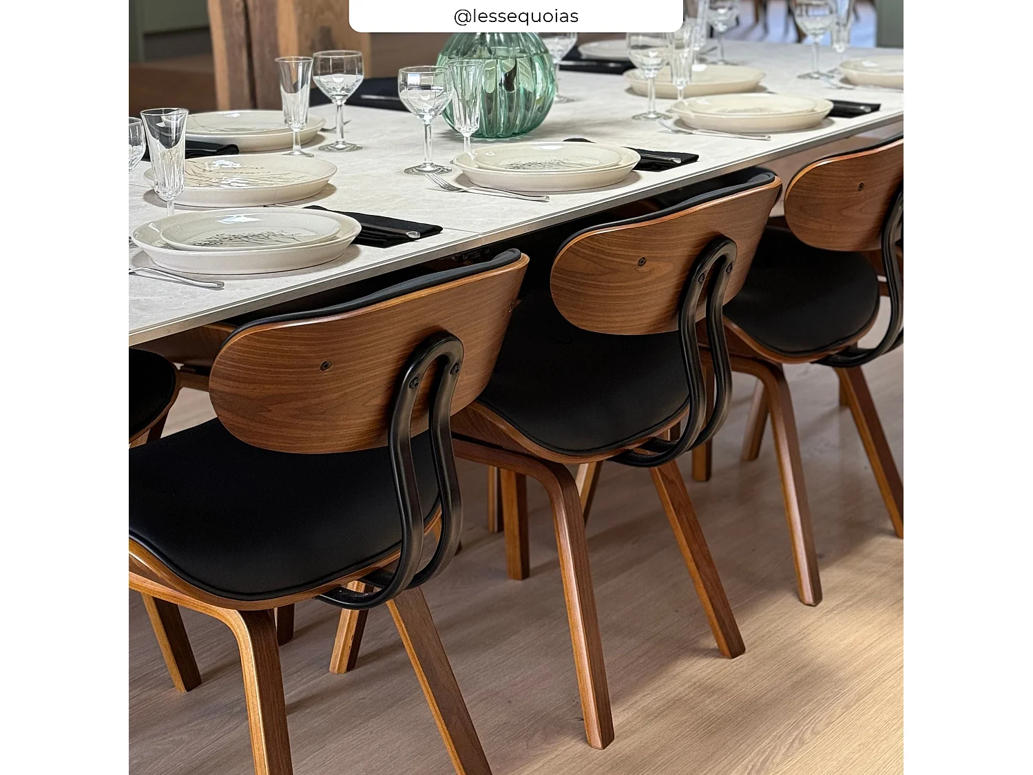 Chaise en PU noir et pieds en bois plié - Pétrus