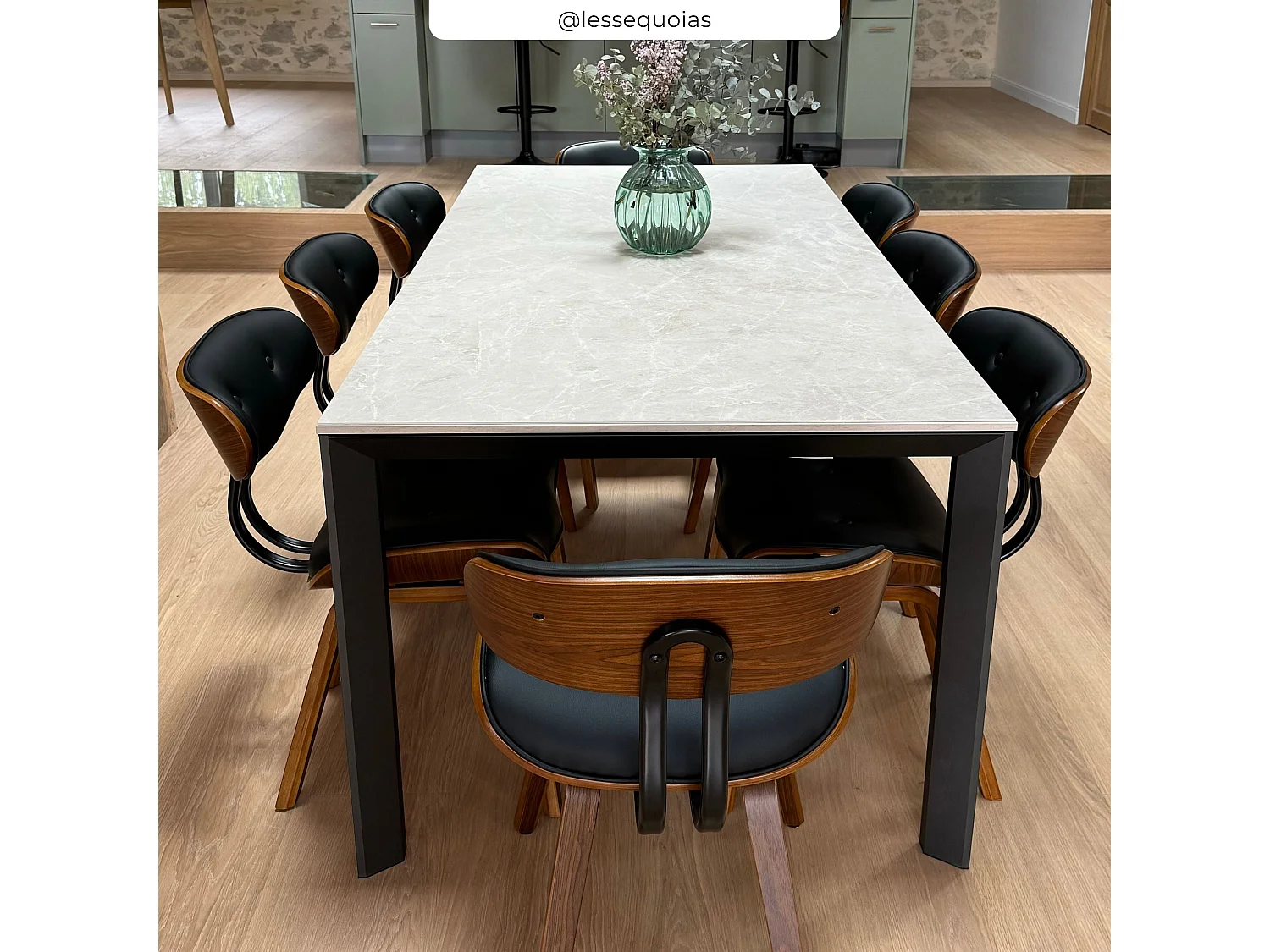 Chaise en PU noir et pieds en bois plié - Pétrus