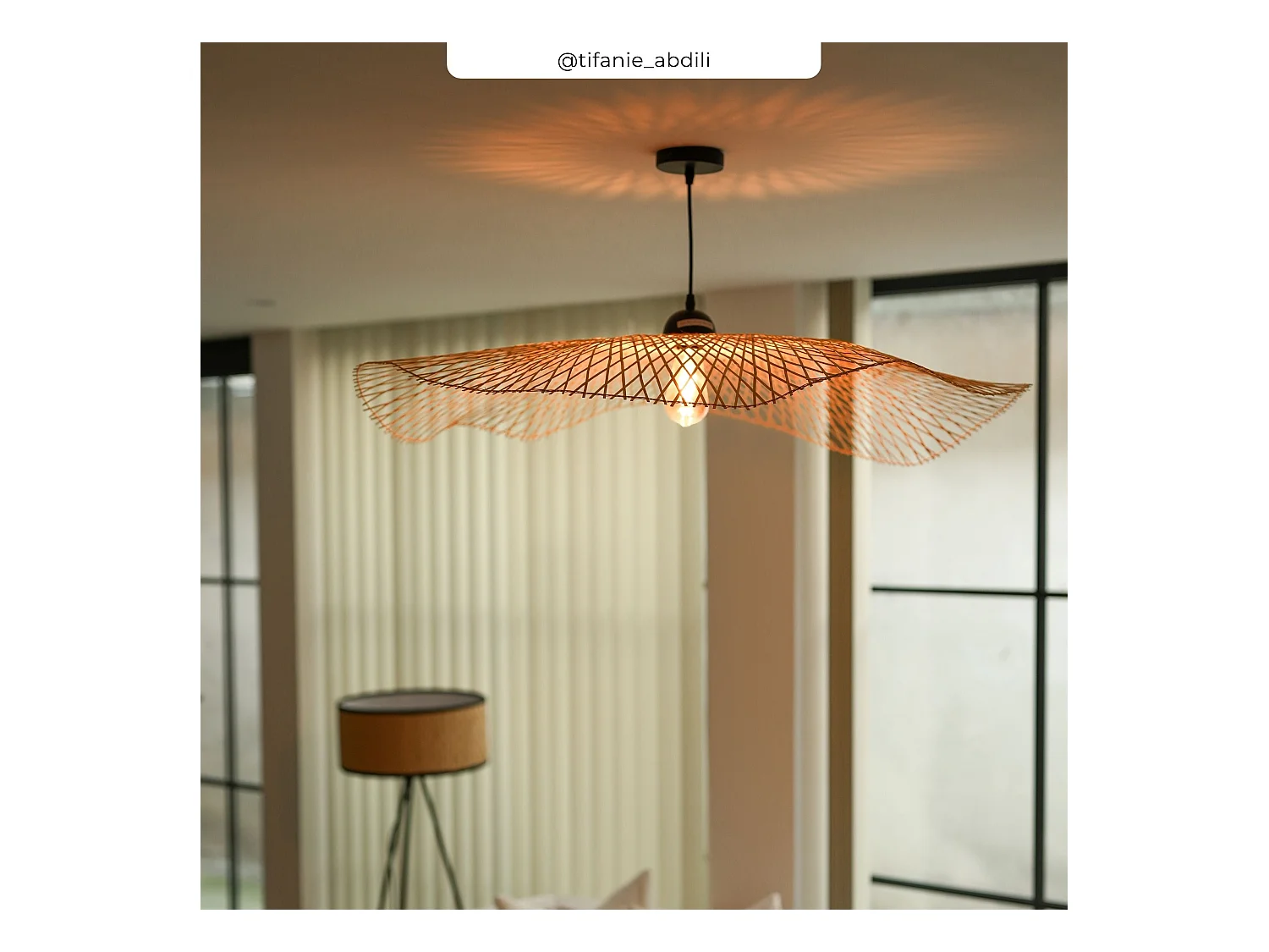 Suspension D100 cm en bambou avec fil noir - Jipi