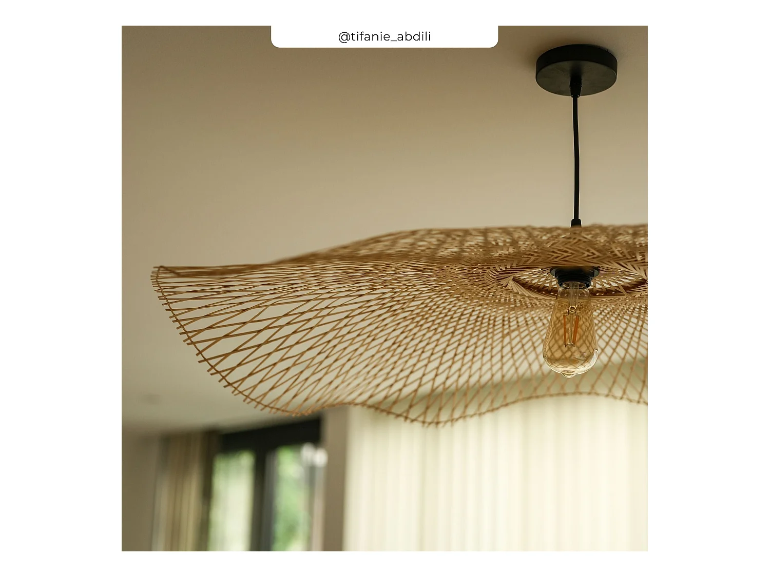 Suspension D100 cm en bambou avec fil noir - Jipi