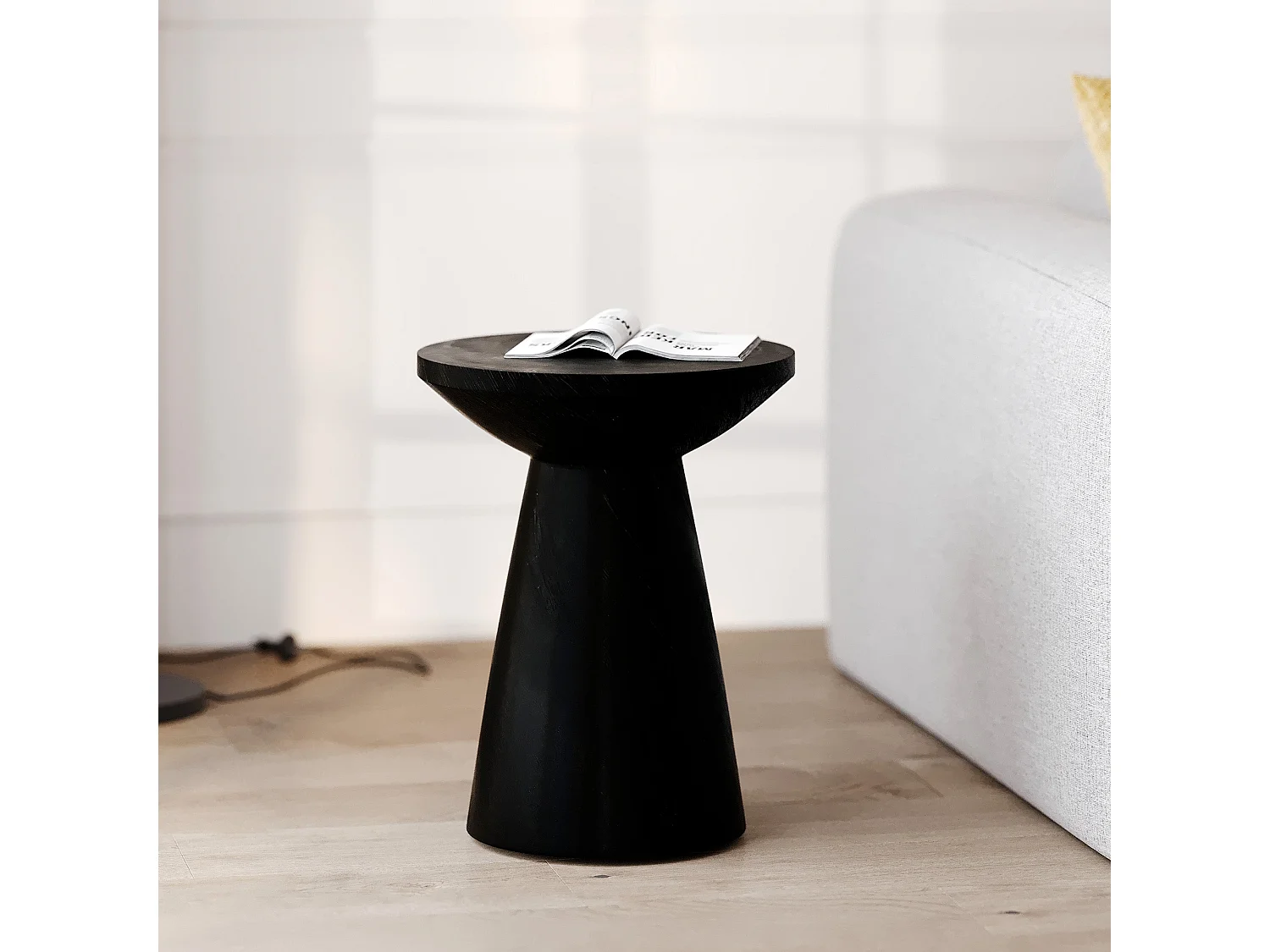 Tavolino nero in legno di suar D40 cm - Lowa