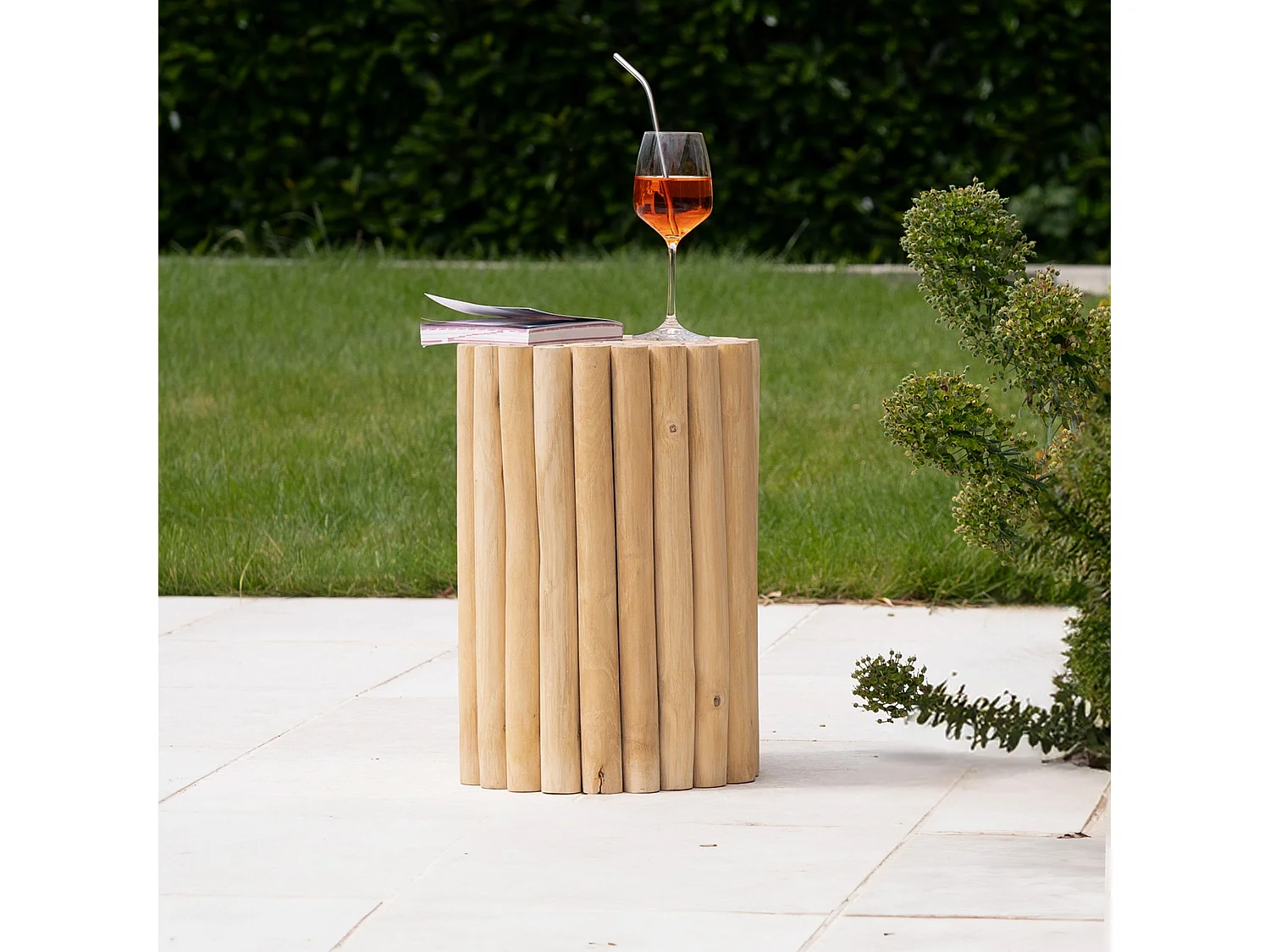 Mesa auxiliar de jardín redonda de 30cm en troncos de teca - Imani