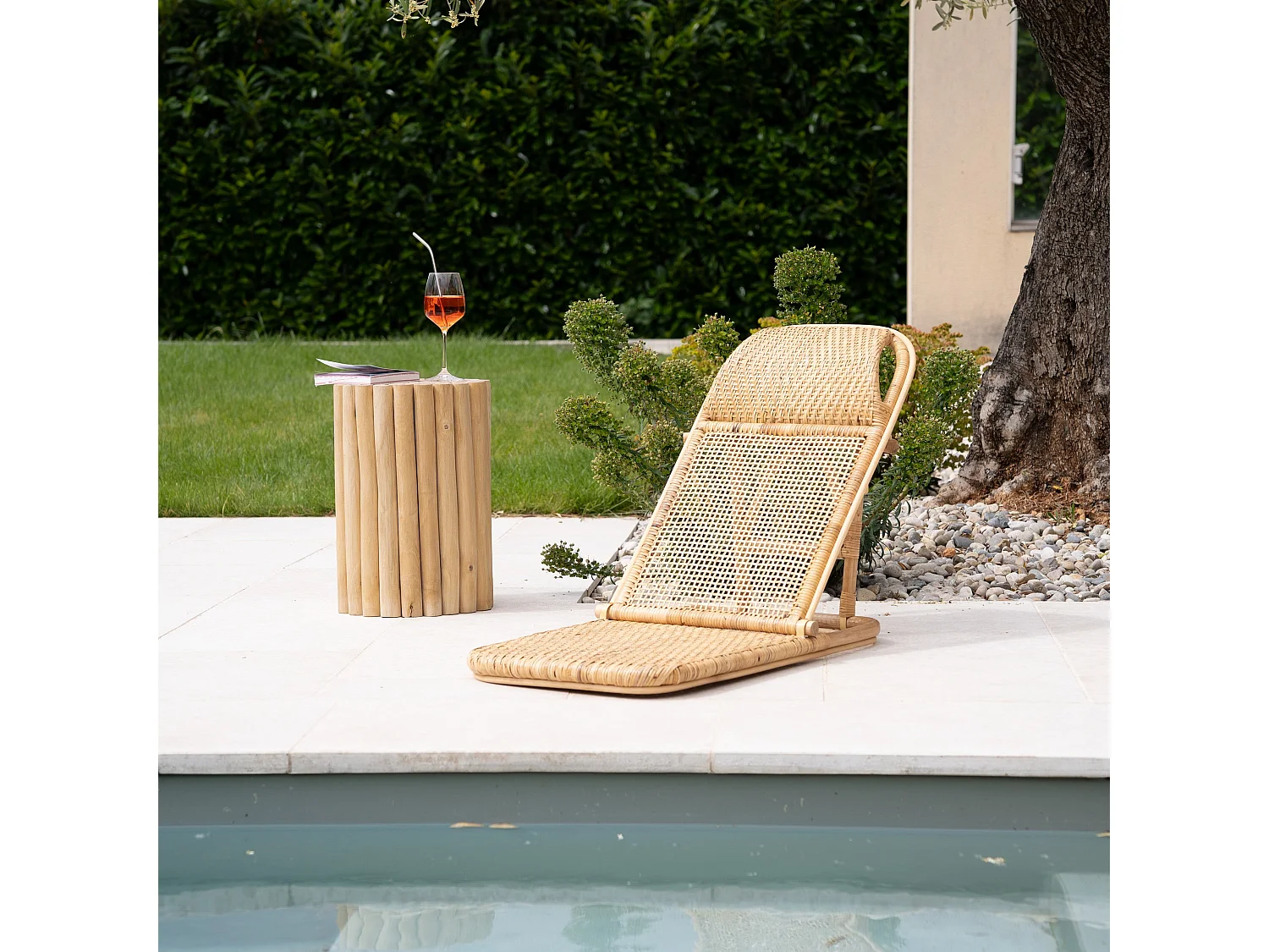 Mesa auxiliar de jardín redonda de 30cm en troncos de teca - Imani