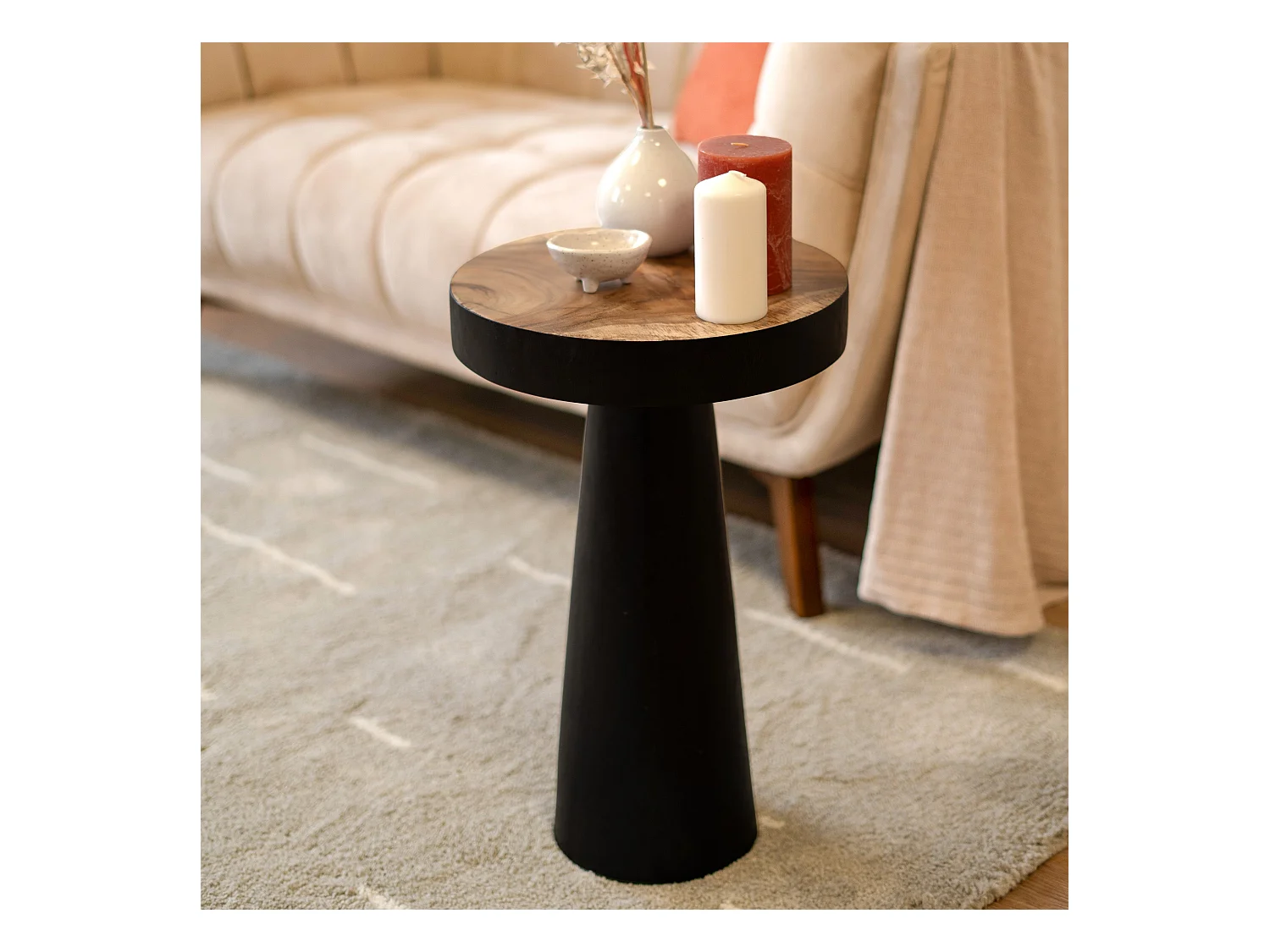 Table d'appoint ronde noire en bois de suar D35 cm - Janah