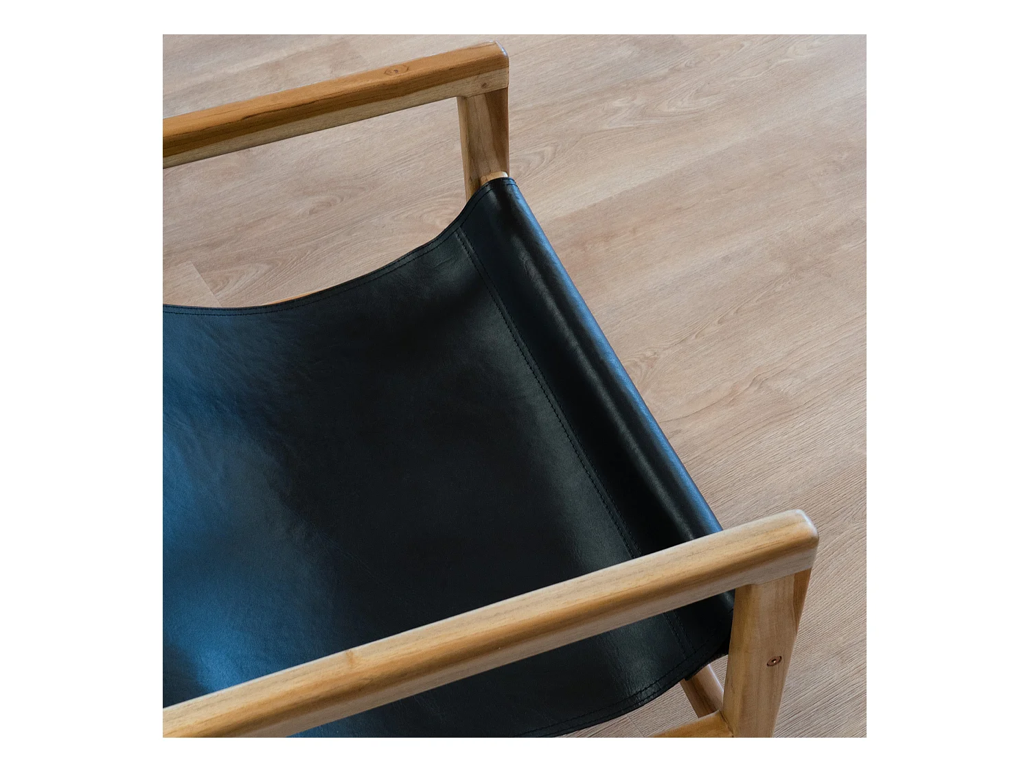 Fauteuil lounge en teck et cuir de vachette noir - Apache