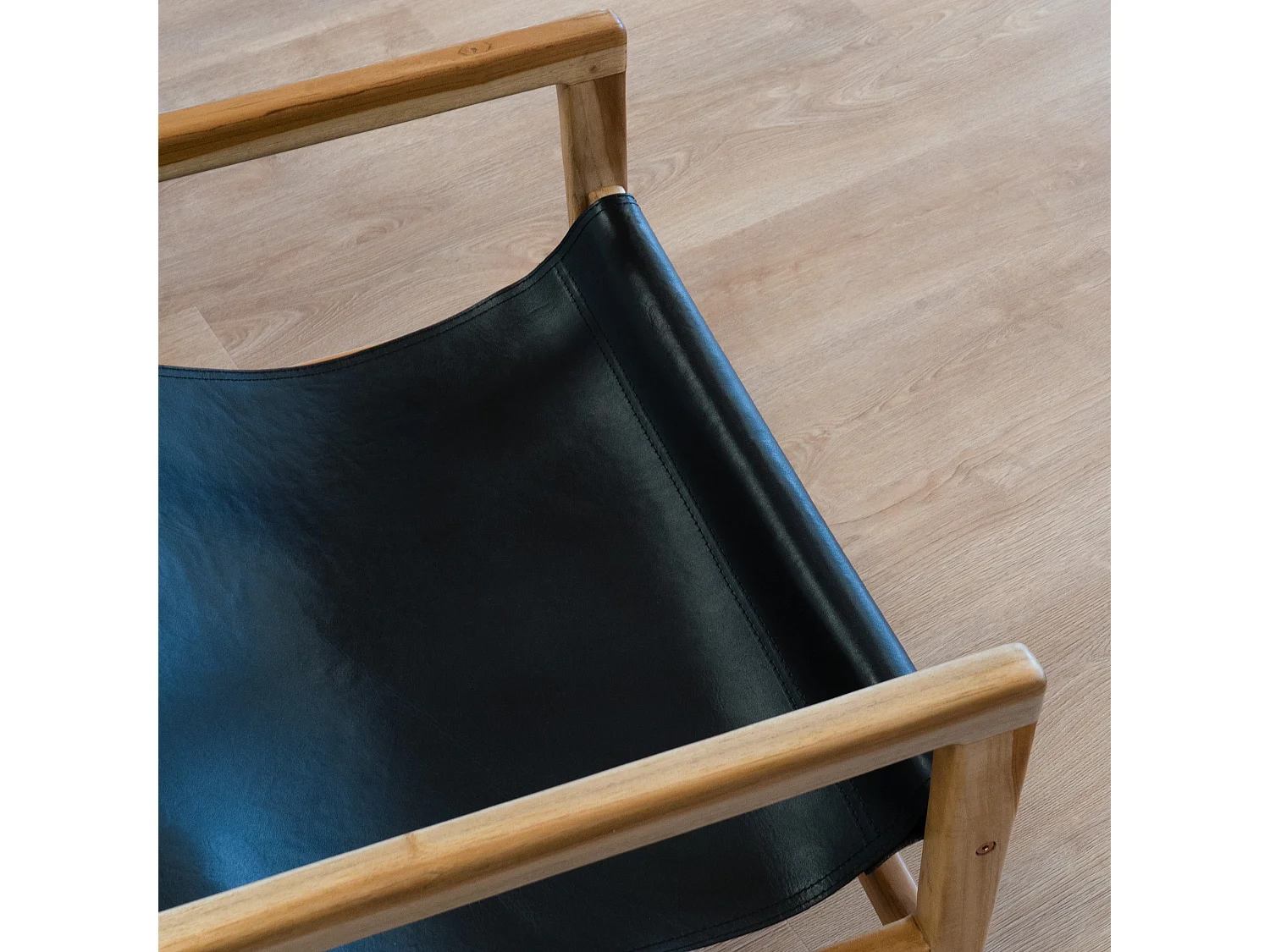 Poltrona lounge in teak e pelle nera - Apache