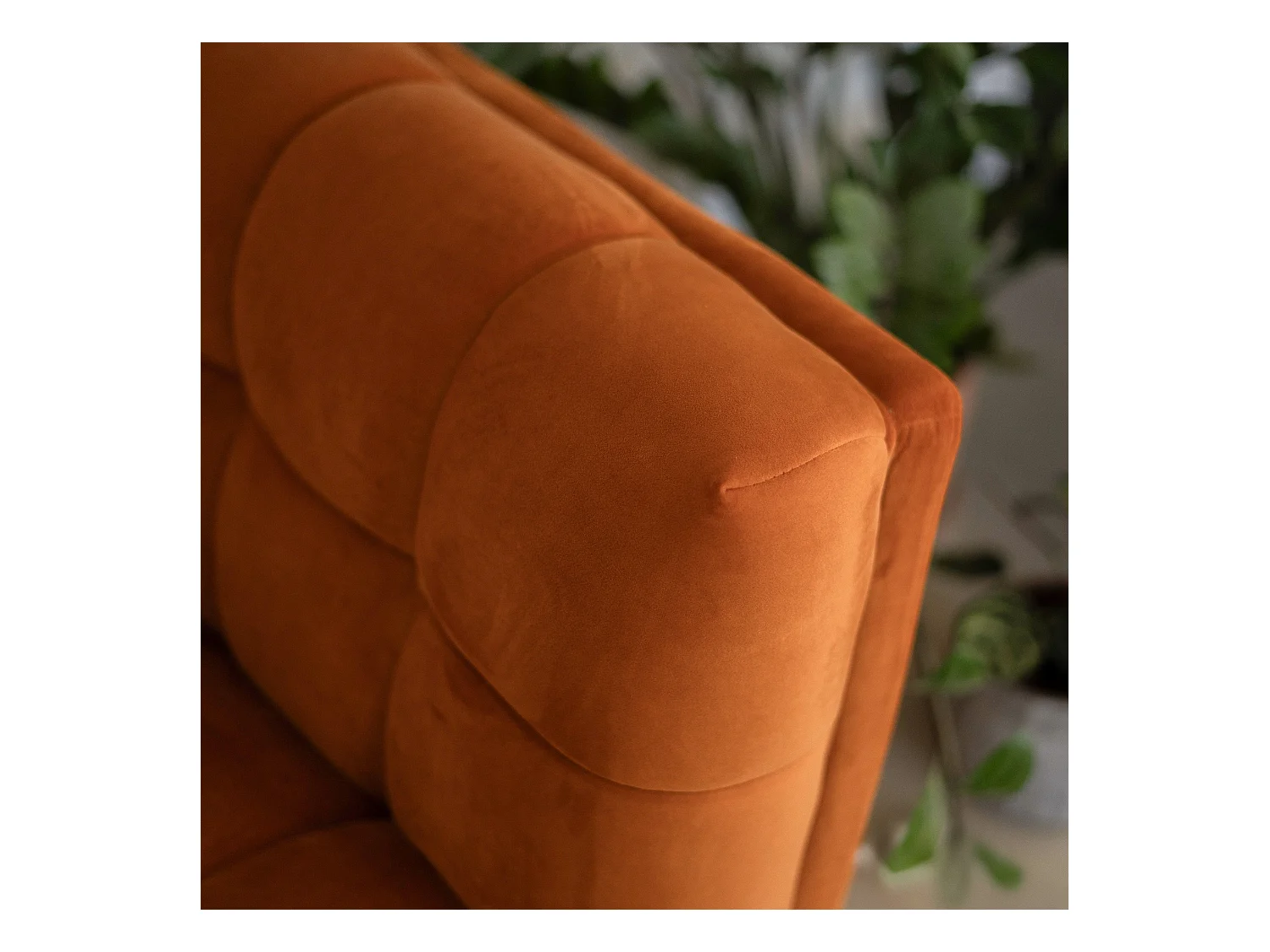 Fauteuil en velours orange curcuma - Mona