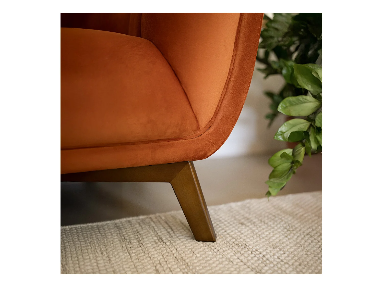 Fauteuil en velours orange curcuma - Mona