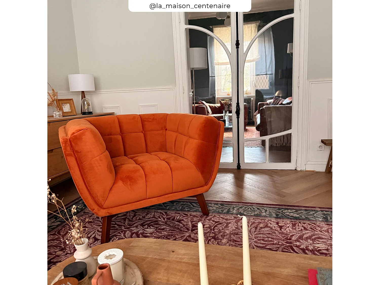 Poltrona in velluto color arancio curcuma - Mona