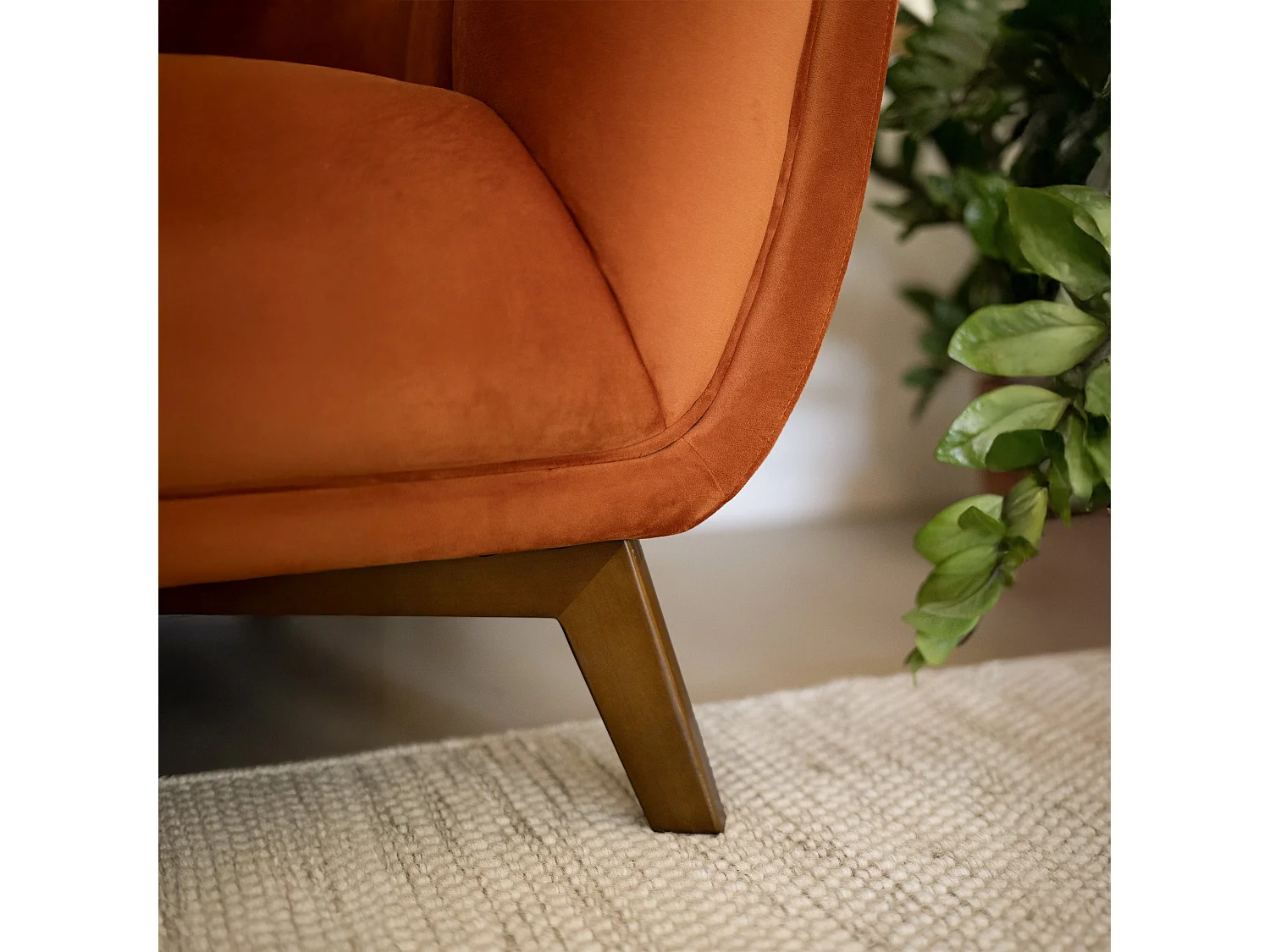 Fauteuil en velours orange curcuma - Mona