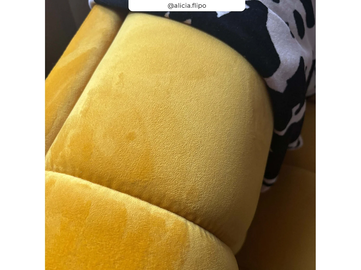 Sillón de terciopelo amarillo con patas - Mona