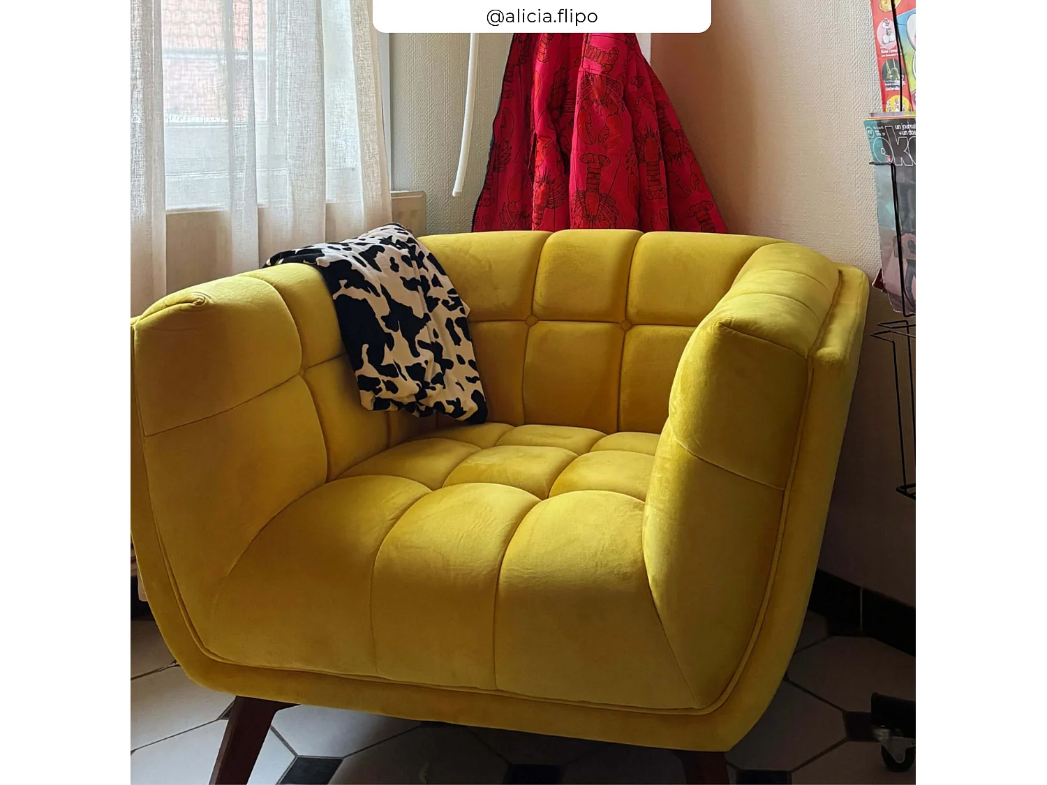 Sillón de terciopelo amarillo con patas - Mona