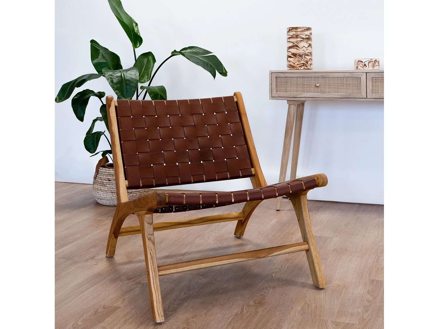 Fauteuil en teck et cuir tressé marron - Kuna